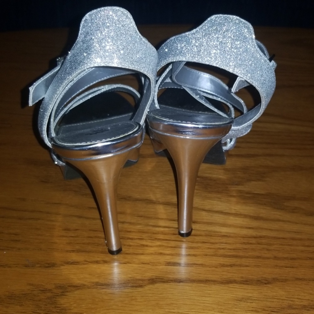 Heels - Picture 3 of 4